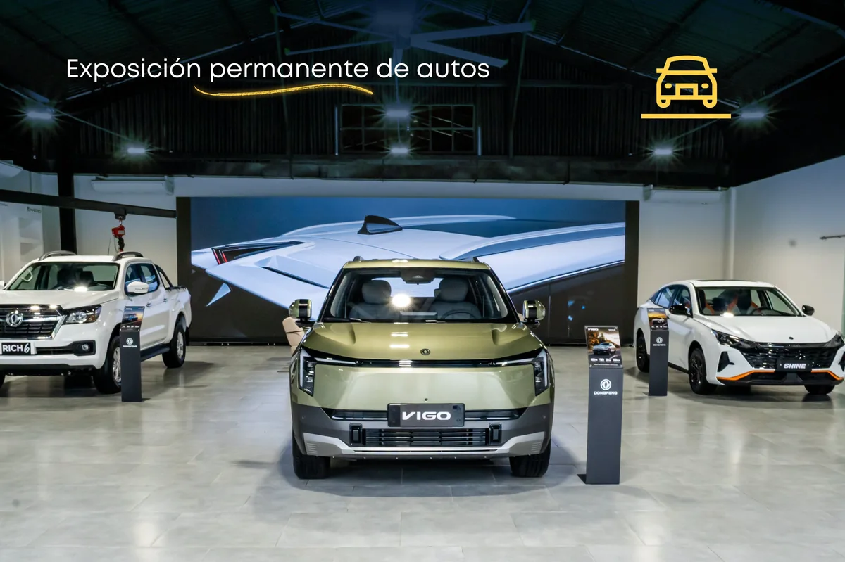 Exposición permanente de automóviles Dongfeng con los modelos RICH 6, VIGO y SHINE en La Habana.
