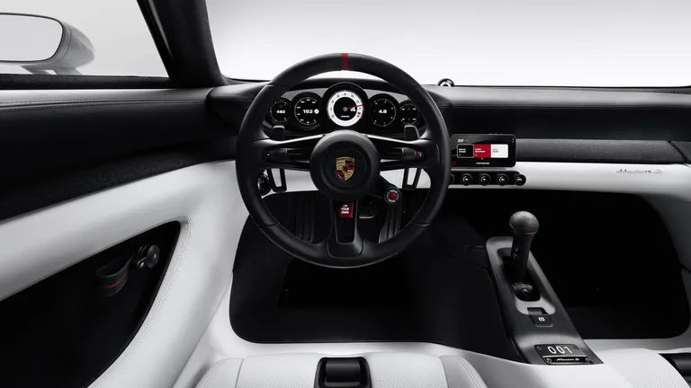 Interior del Porsche Mission S con volante, instrumentos circulares y mandos físicos