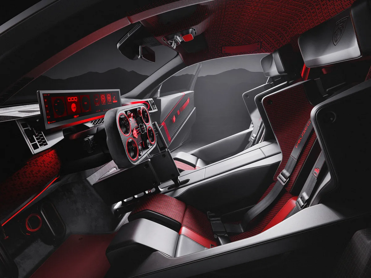 Interior del Peugeot E-T16 Concept con asientos deportivos, pantalla y mando Hypersquare